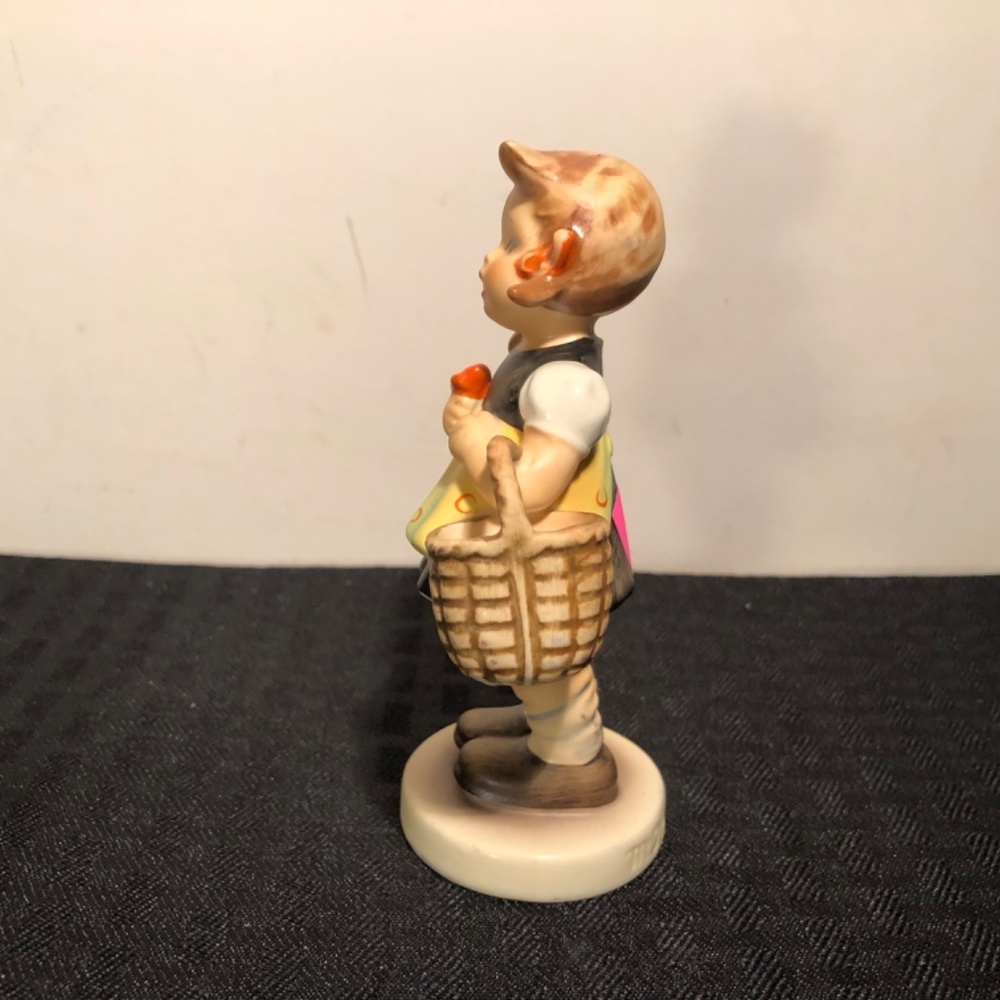 Vintage Goebel Hummel Figurine: Sister - Picture 3 of 11